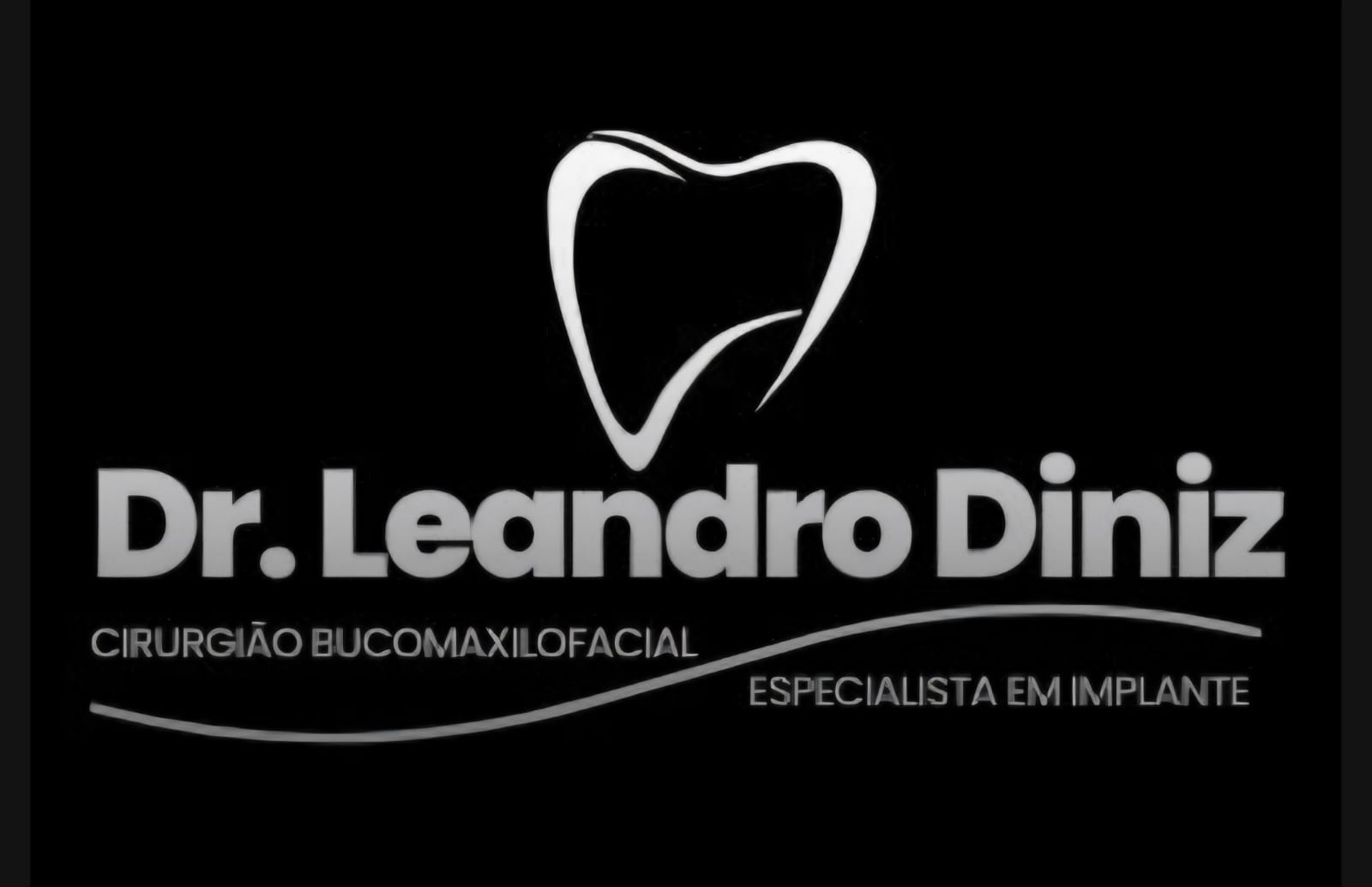 Dr. Leandro Diniz - Cirurgião Bucomaxilofacial